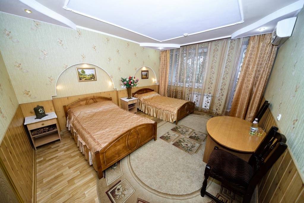 Односпальная кровать в Двухместном номере «Комфорт» с 2 отдельными кроватями